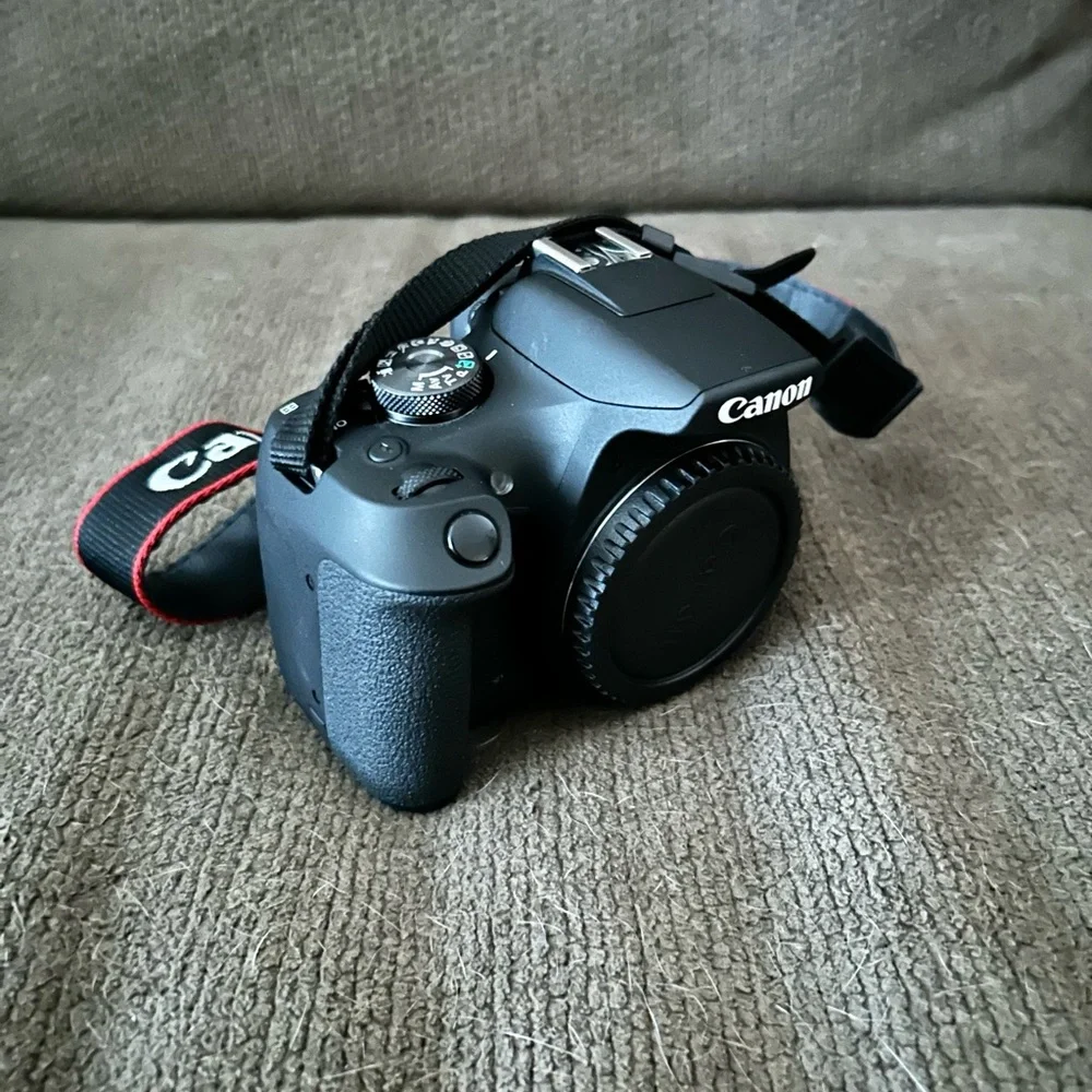 Canon EOS Rebel T7 Camera Bundle - Black
